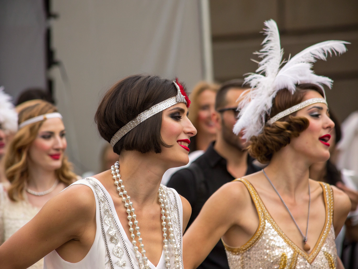 Incorporate 1920s Dress Up Ideas into Modern Fashion